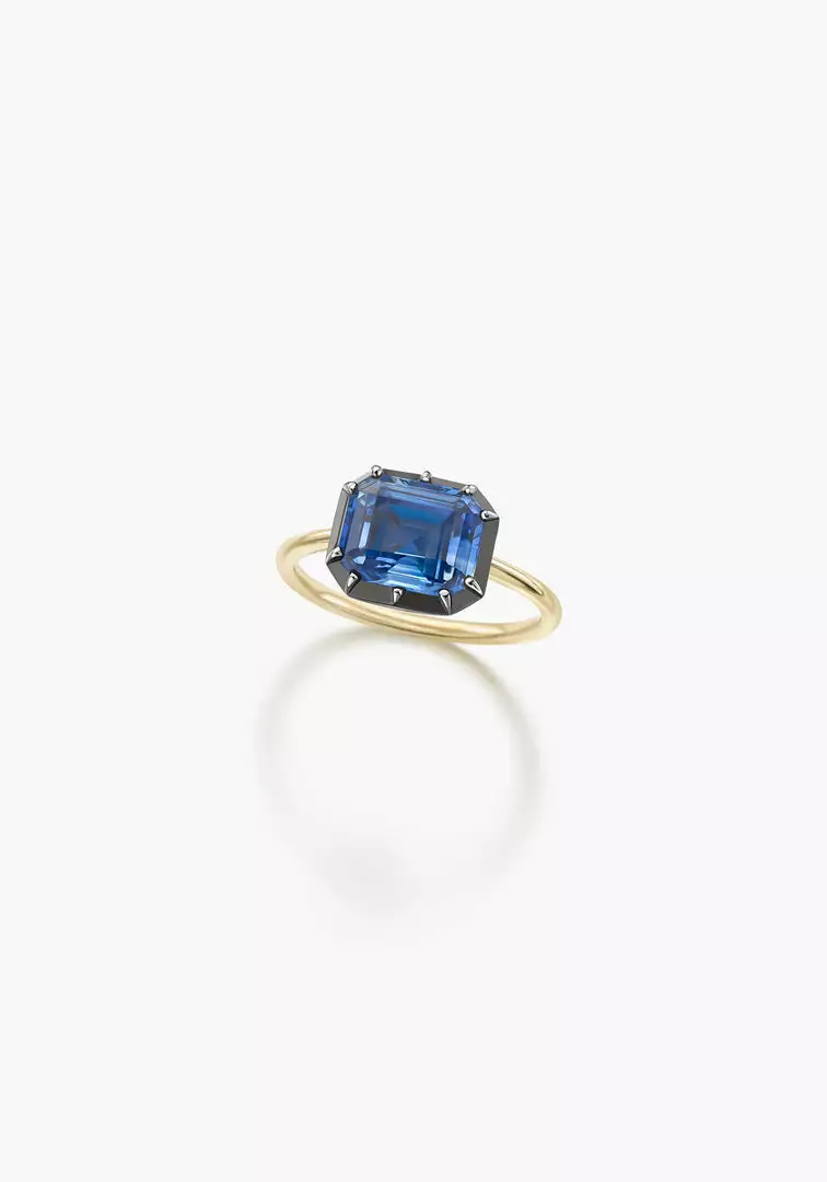 Jessica McCormack Signature Sapphire Ring - Emerald Cut 3.53ct Sapphire East-West Button Back Ring 2 Jessica McCormack Signature Sapphire Ring - Emerald Cut 3.53ct Sapphire East-West Button Back Ring