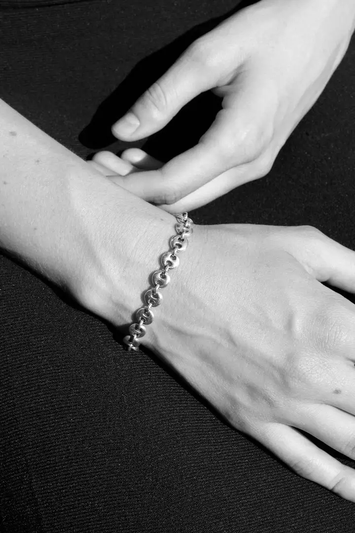 Sophie Buhai Small Circle Link Bracelet Gift Guide 1 Sophie Buhai Small Circle Link Bracelet Gift Guide